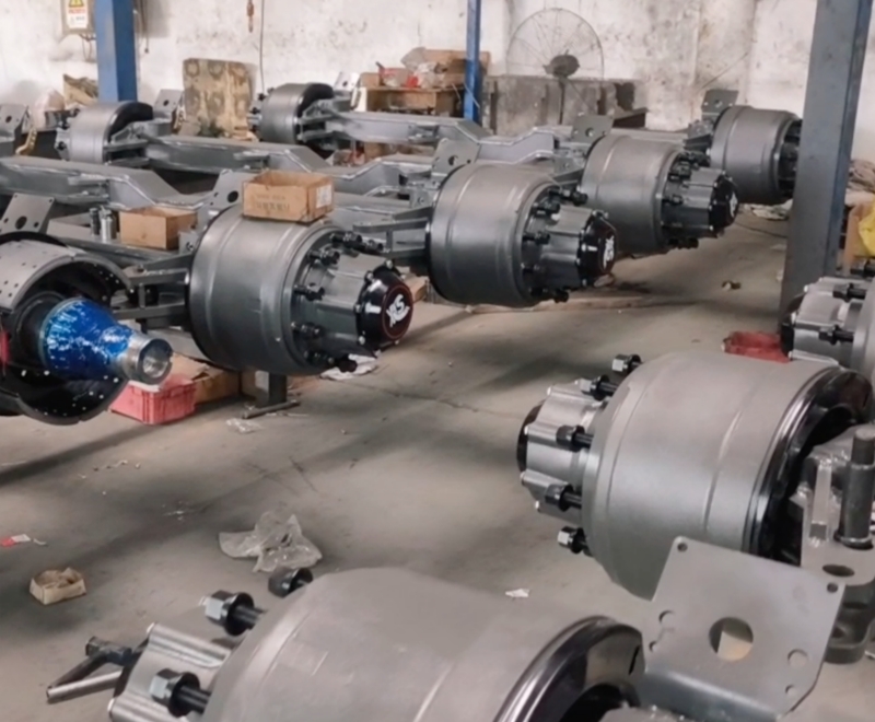 山东宏凯机械配件制造有限公司液压转向桥正在赶工…